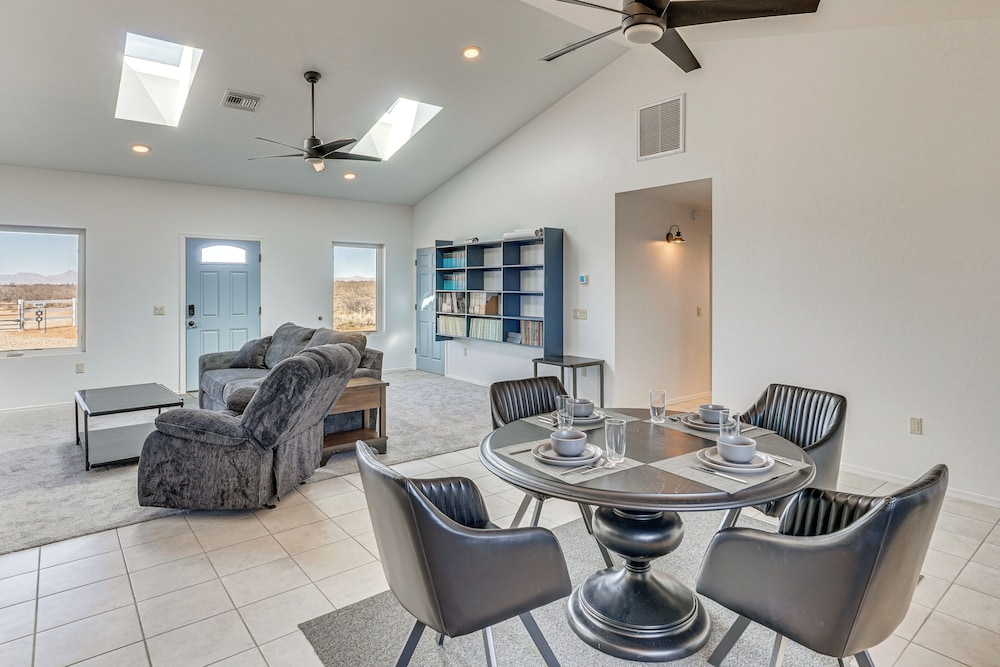 Stargazer's Delight: Mtn-view Pearce Home w/ Deck!