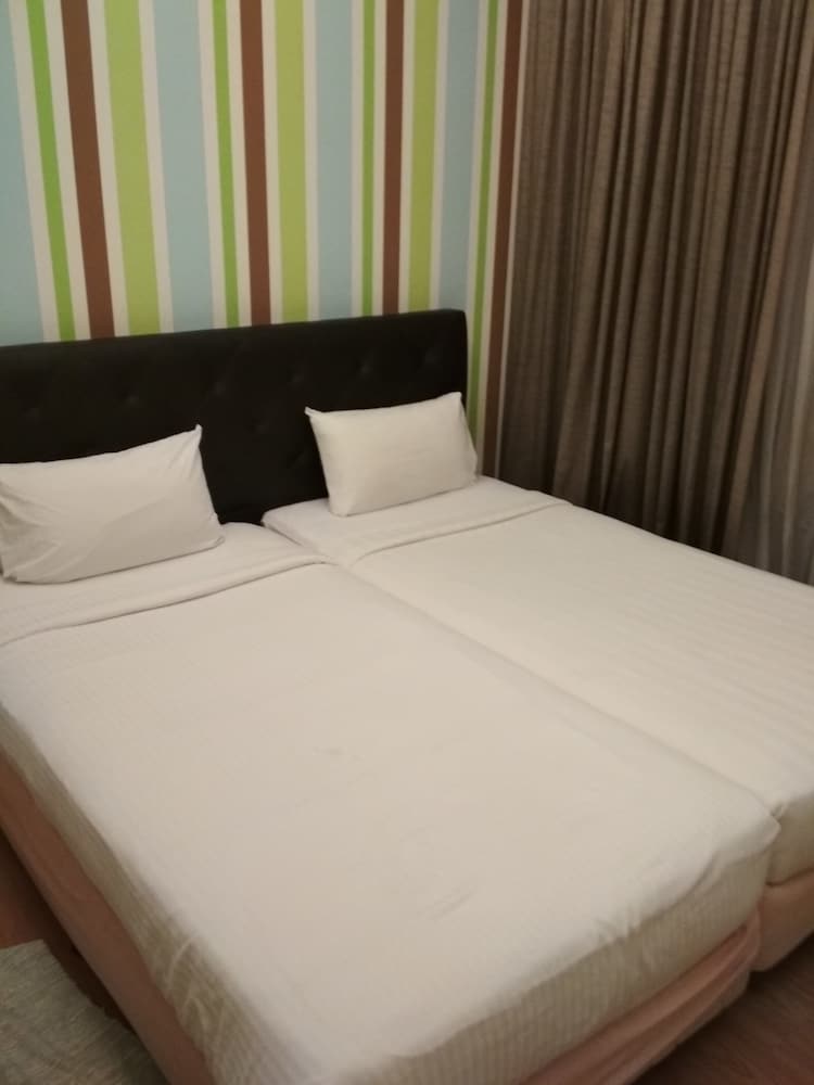 Queens Service Suite at Swiss Garden Residences