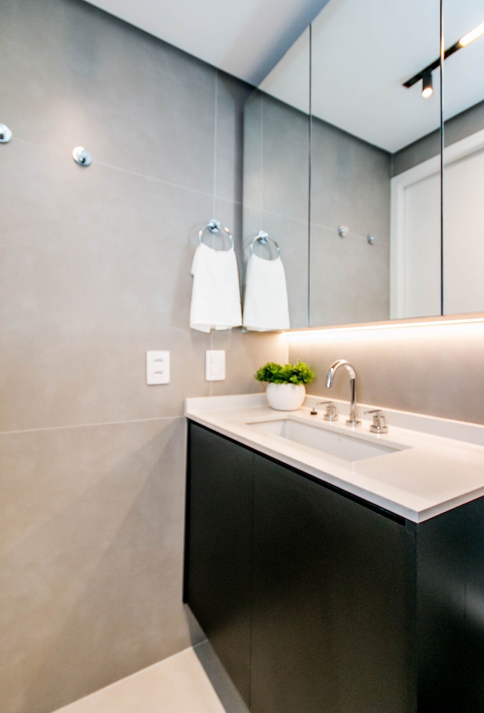 Apartamento Climatizado com Garagem em Alphaville