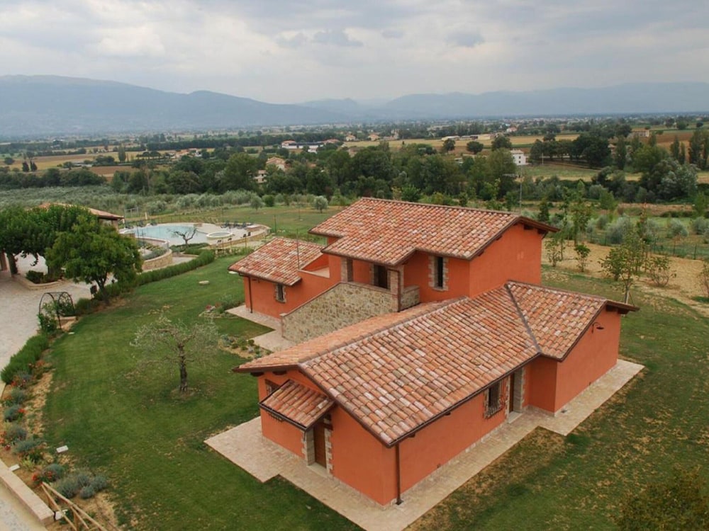 Apartment in Umbria With Infinity Pool Views