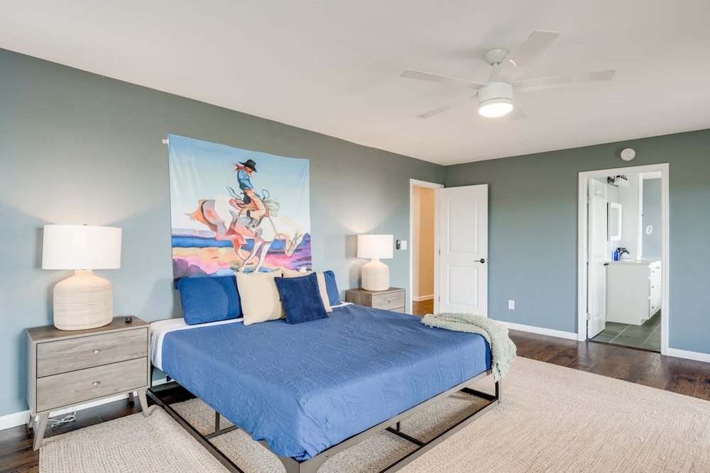 5 King 3 5b Firepit Nearby Pickleball Opens Feb 25 Lvl2 EV Charger Pool w Lake Views