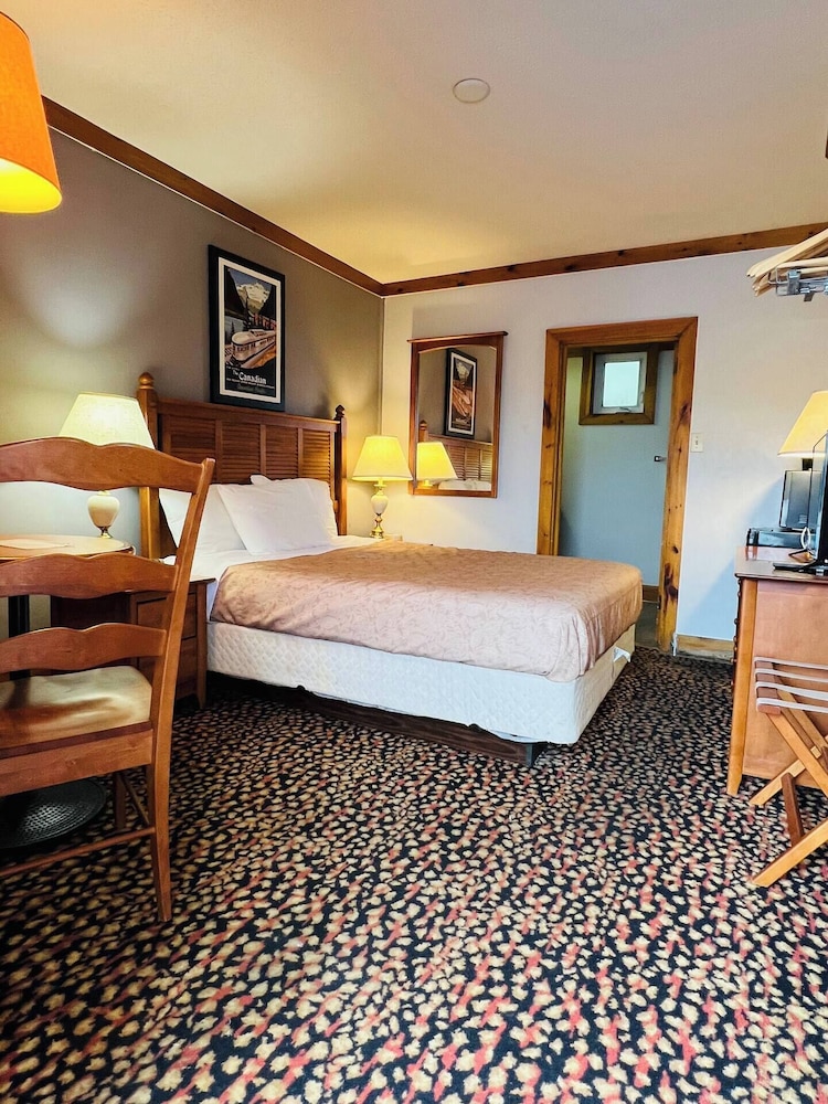 Rocky Mountain Lodge & Suites