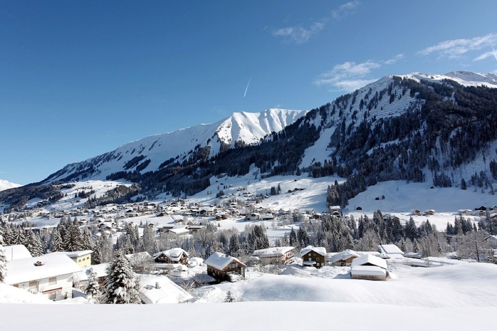 Alpen Select Lodge for 16-24 People