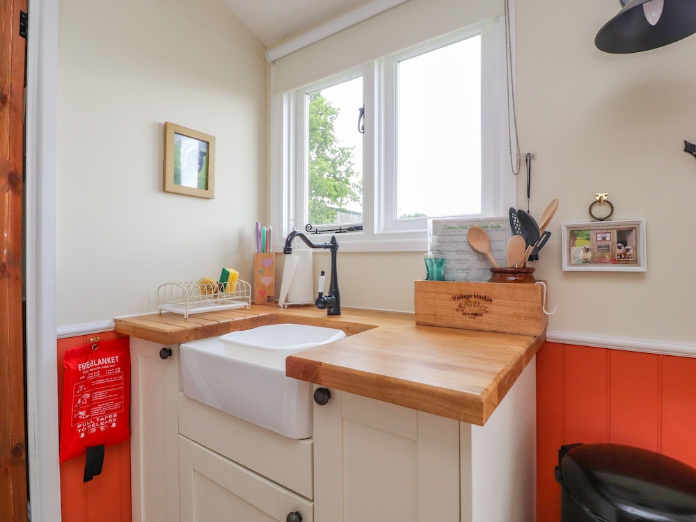 The Journeyman Luxury Shepherds Hut