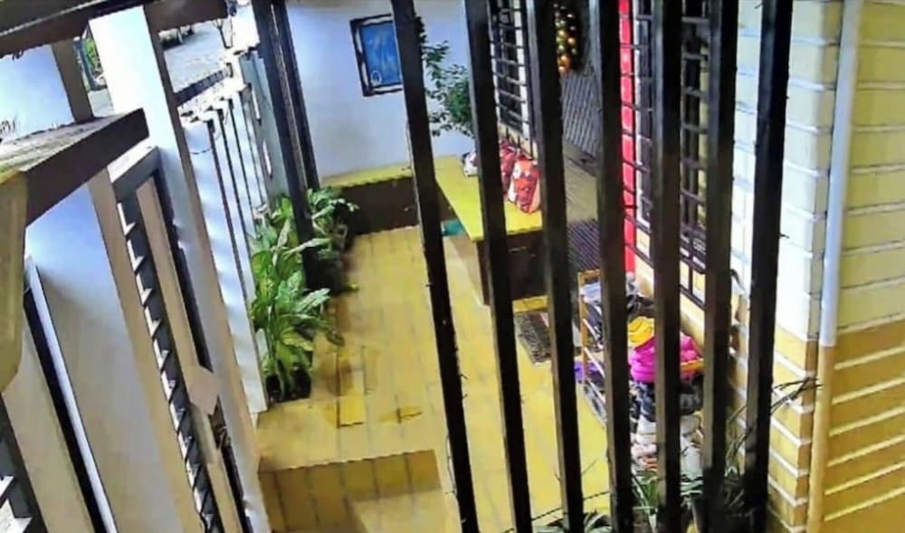 3 Bedroom Fully Furnished Aircon House With Free Car Park