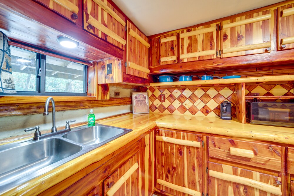 Lazy Bear Cabins 2 at Tuskahoma Near Sardis Lake! view 2