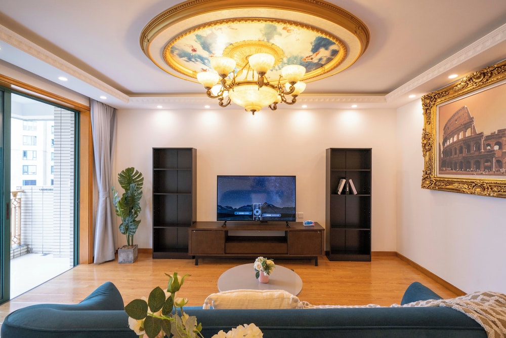 Tyms Xujiahui Modern 2BR APT
