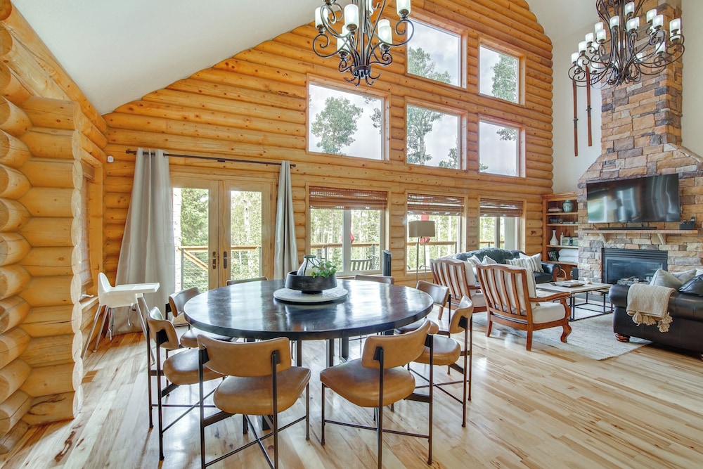 Hot Tub, Game Room! 3-story Brian Head Home