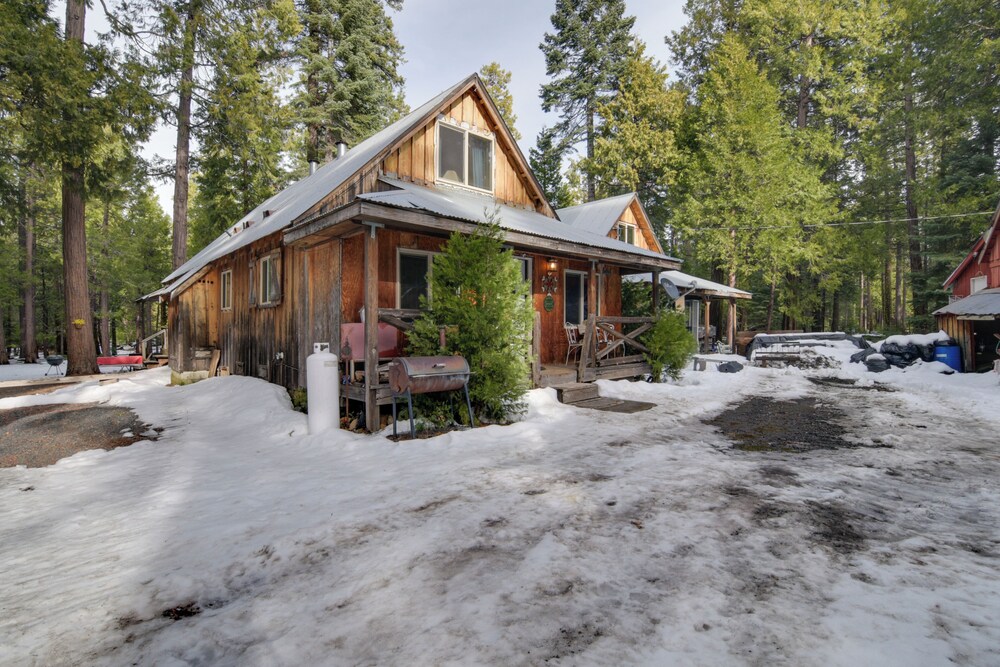 Fire Pit & Trails On-site: Butte Meadows Retreat!