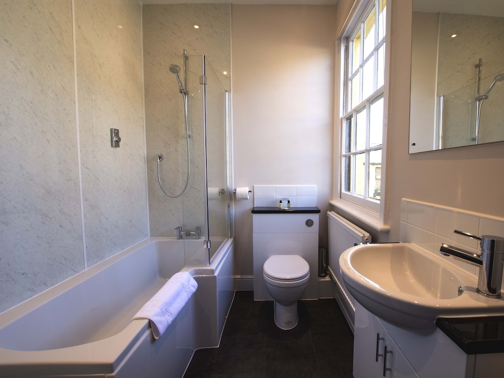 Sudbury Vacations - The Crown Hotel - Property Image 11