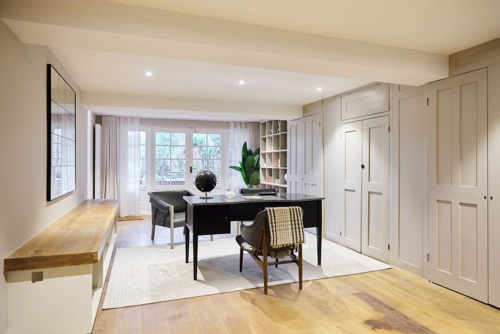 The Rosebery Retreat - Inviting 4bdr With Garden