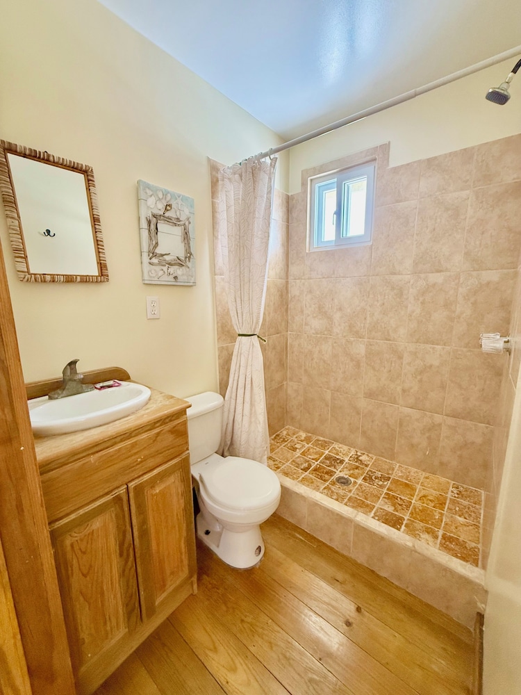 Utila Seabreeze Vacation Apartments