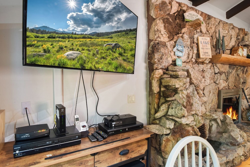 Elm Street Getaway Sleeps 8!