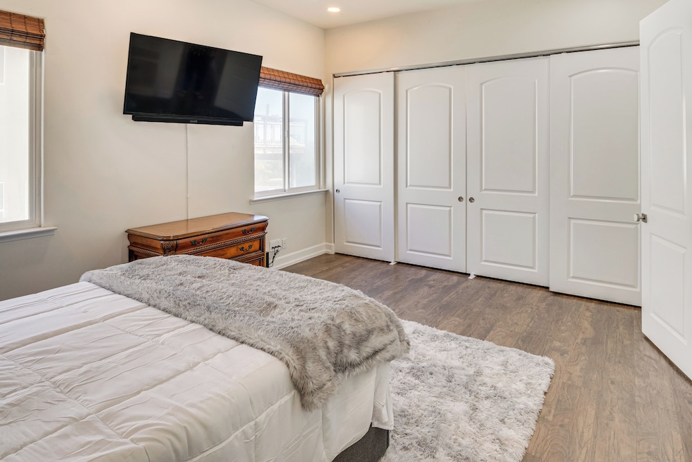 Home Close to Trails & Shopping in Thousand Oaks!