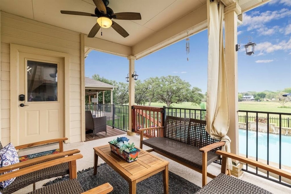 Serene Views Ideal For Long Stays Heated Pool