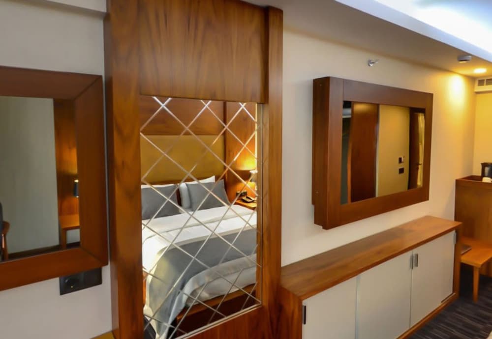 New Gate Hotel - Image 10