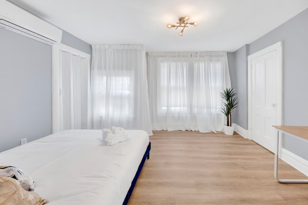 Elegant Hideaway with Free Parking