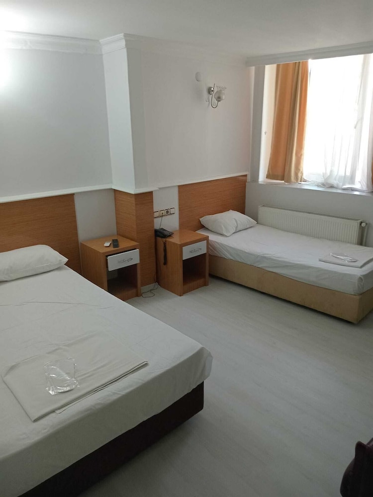 Lal Hotel