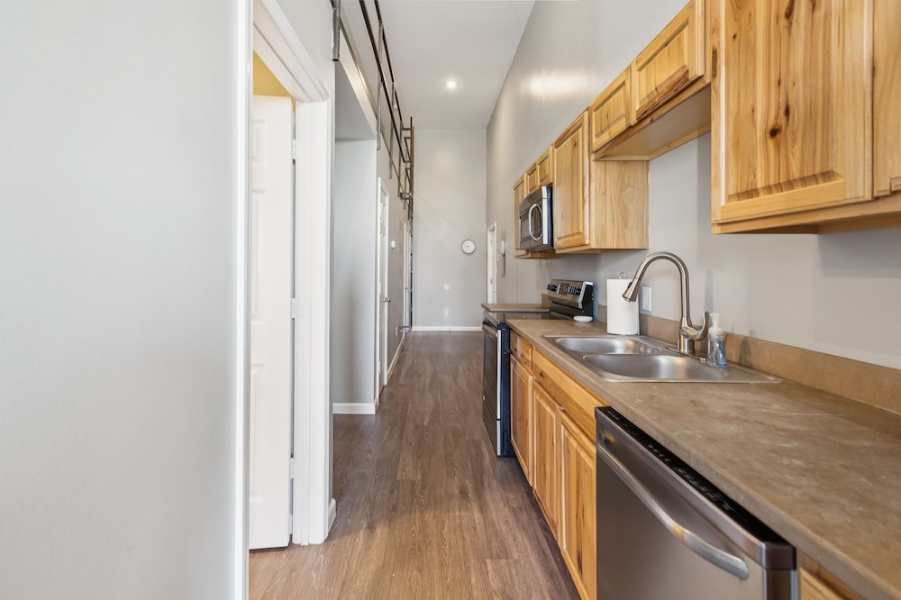 Rustic-industrial Loft With Courthouse Views 3 Bedroom Apts