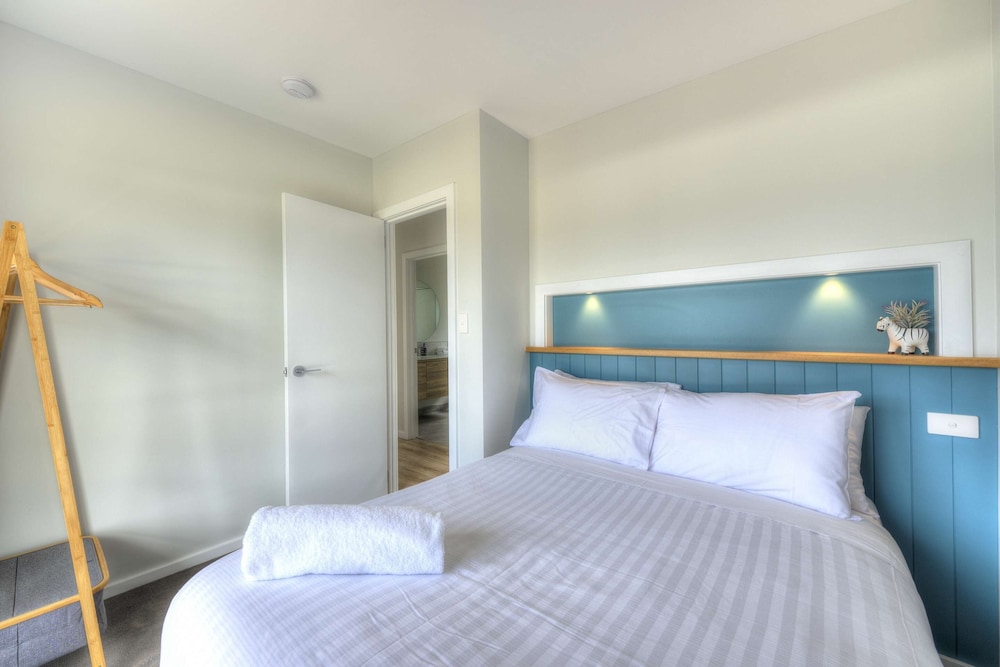 Archella 2 - Beautifully appointed, close to golf course & play ground view 4