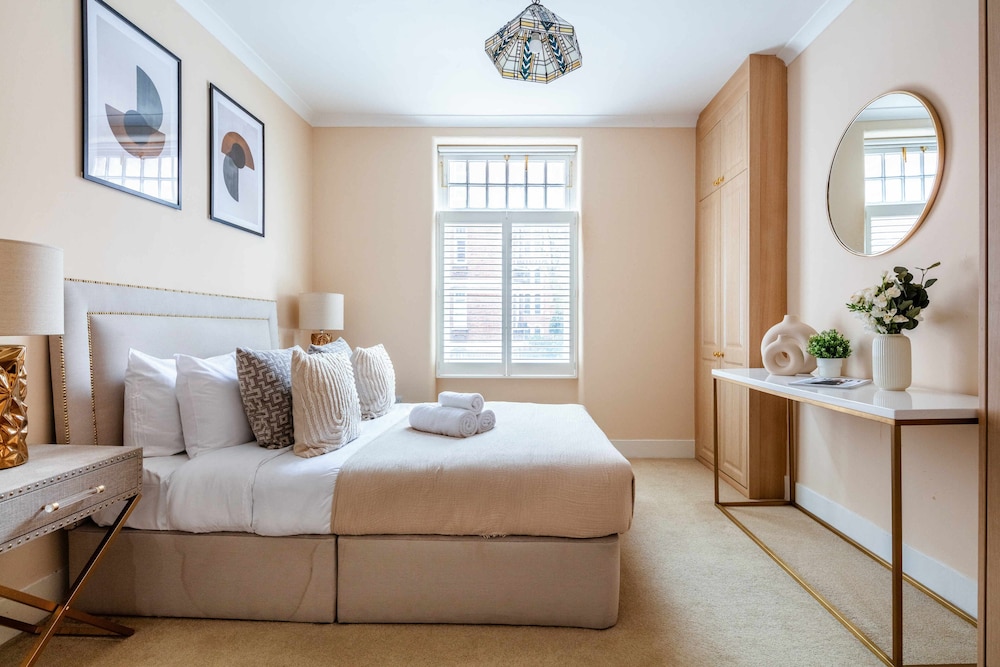 Stylish 3BR 2BA in Mayfair by Hyde Park