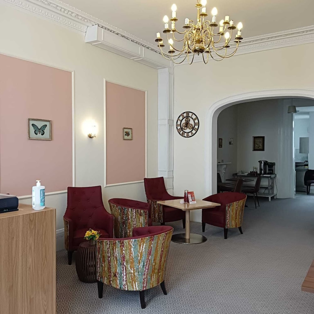 Acacia Hotel