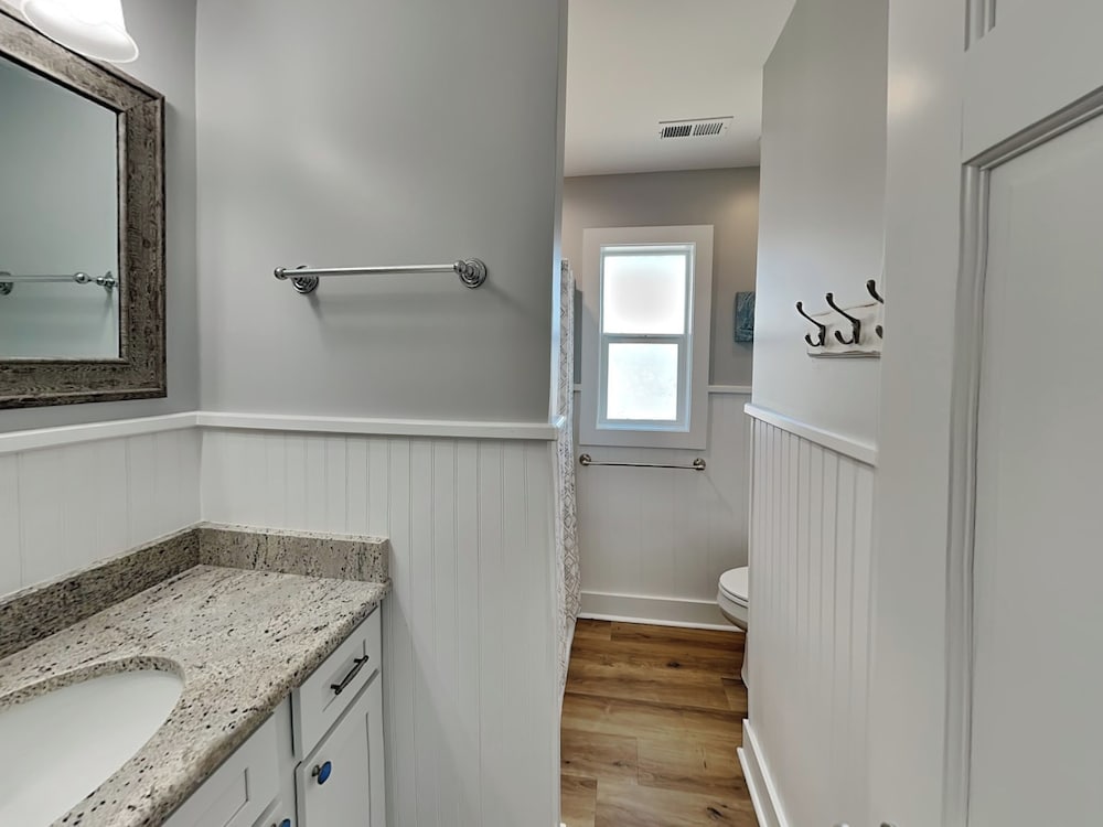 Sea Paradise Cottage by Topsail Realty