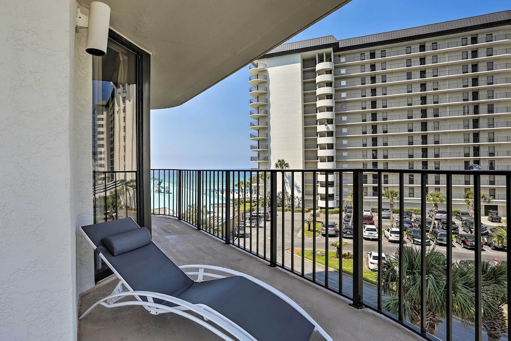 Panama City Beach Condo w/ Balcony & Ocean Views