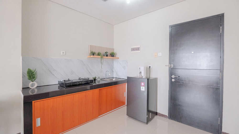 New Furnished And Elegant 2Br At Nifarro Park Apartment
