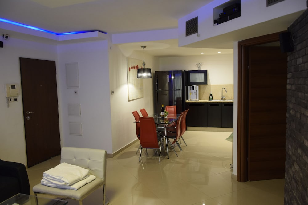 La Palmora Suites
