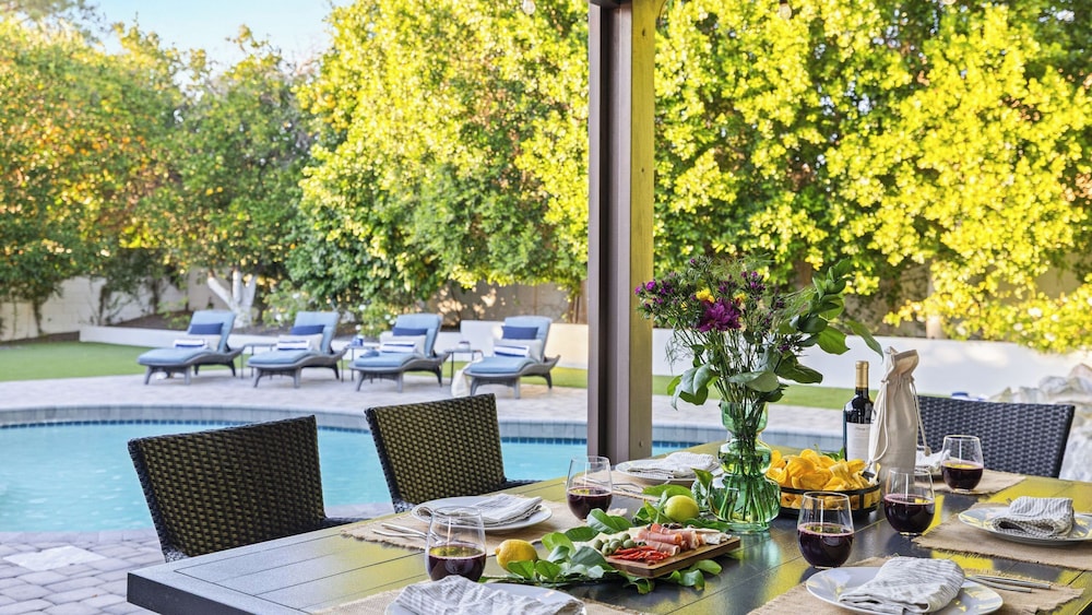 Private Pool, Outdoor Dining & Fireplace Near North Scottsdale Hotspots Desert Luma by Avantstay