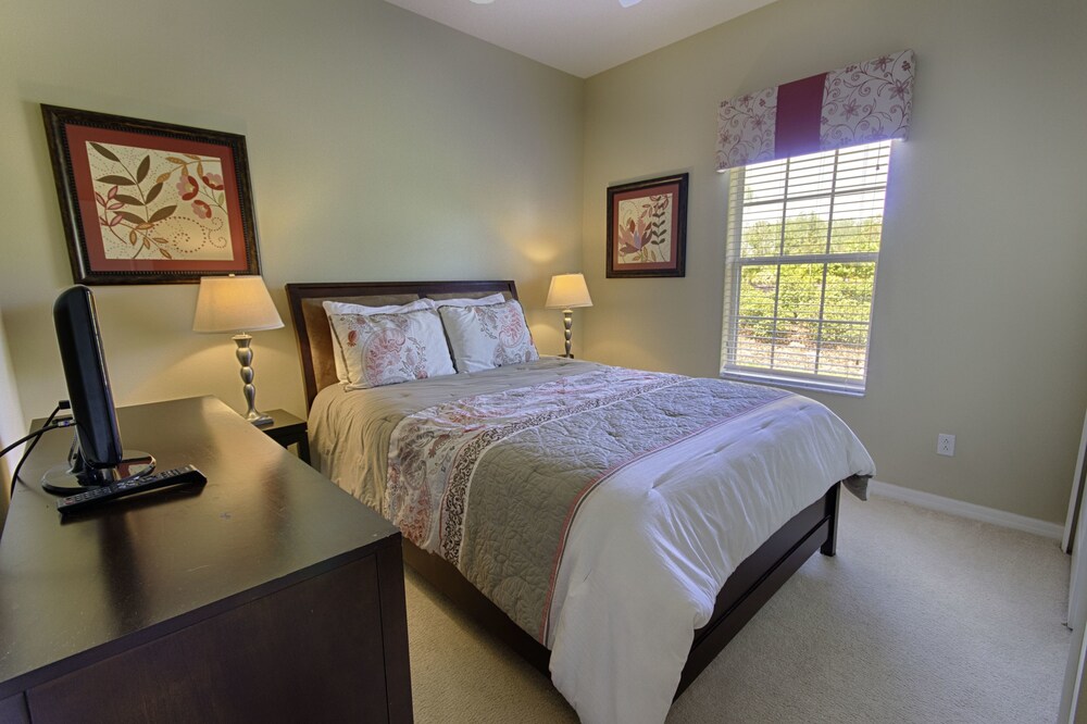 7BR Pool Home Emerald Island by SHV-8409