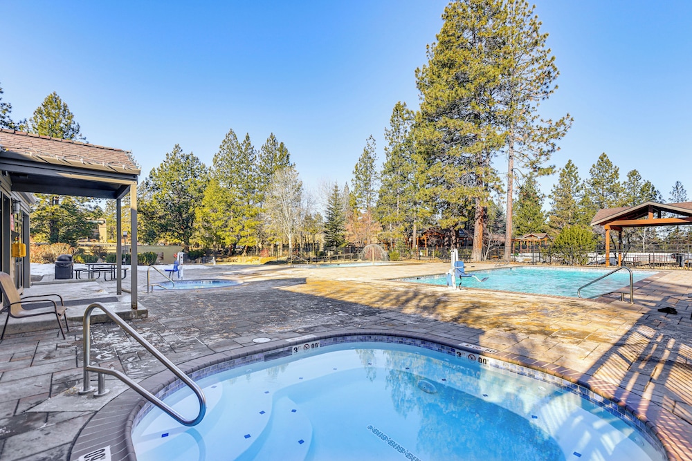 Hike, Ski & Golf: Bend Condo at Seventh Mtn Resort