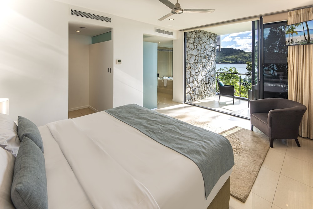 Villa 2 The Edge Oceanfront Deluxe 4 Bedroom Near Marina With Golf Buggy