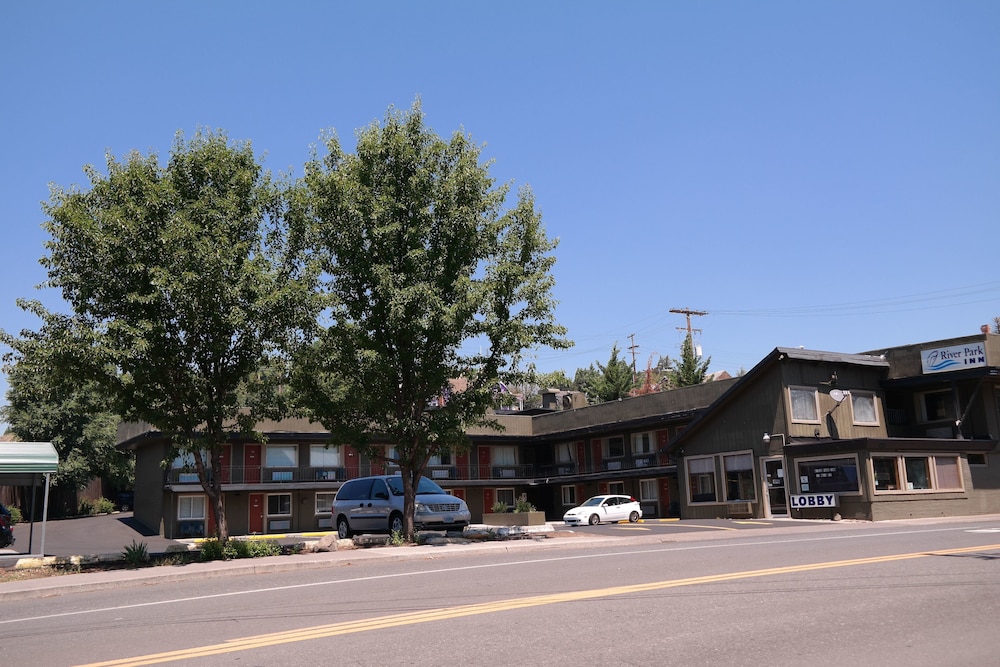 Klamath Falls Vacations - River Park Inn - Property Image 4