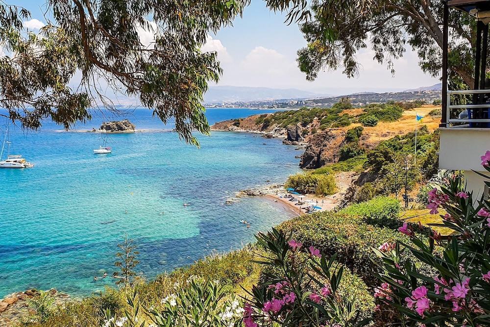 Villa Yiangos in Neo Chorio view 4