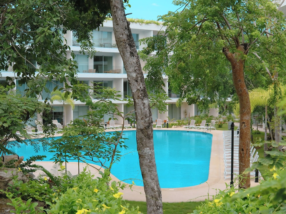 Stylish Playacar Condos w Balcony & Pool