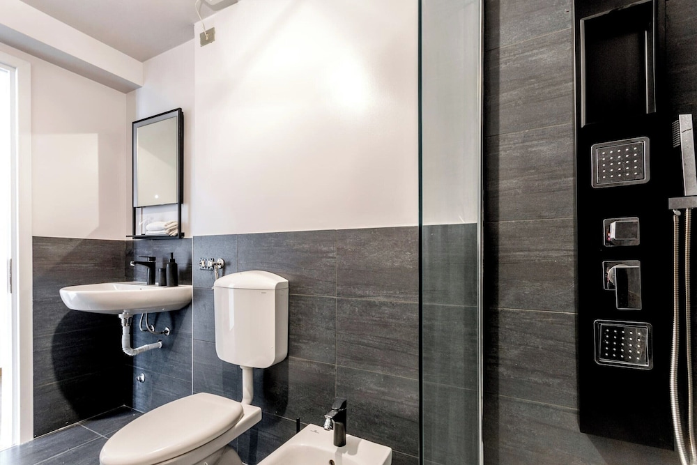 Centro Vicolo Fiori - Modern Split-level Apartment