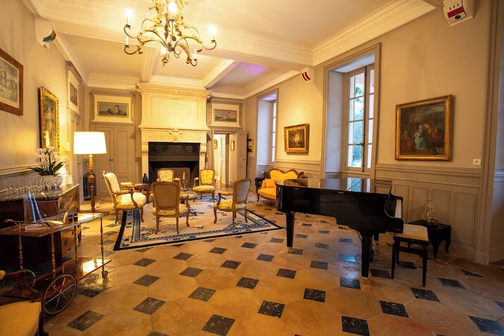 Château de Quincey view 2