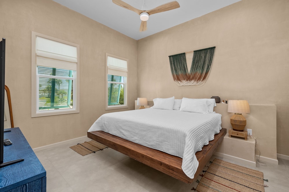 Nomad House At The Shores 3 Bedroom Home