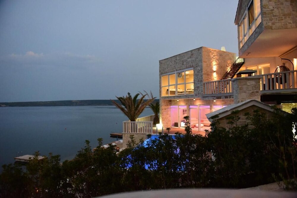 Luxury at Villa Cama - Your Dream Vacation Rental! - main view