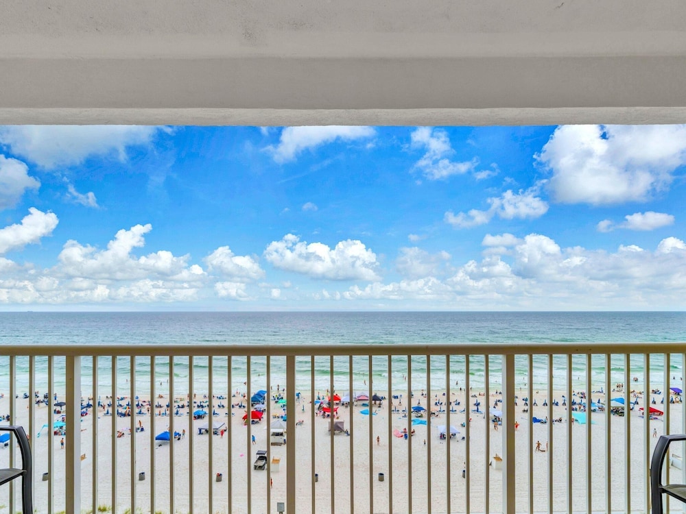 Majestic Beach Towers 1-715