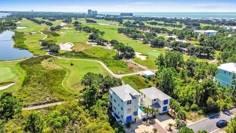Gulf Shores Escape Walk to Waves Pool Golf Views