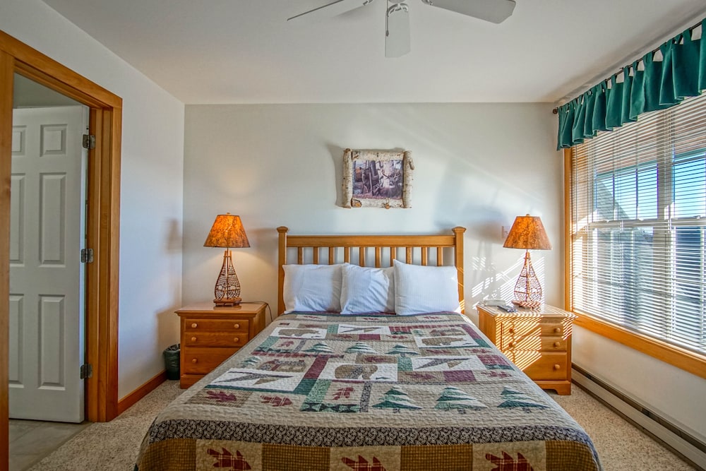 Camp 4 #2: 2 Bedrooms, 2.5 Baths: Slope Side, Gas Fireplace