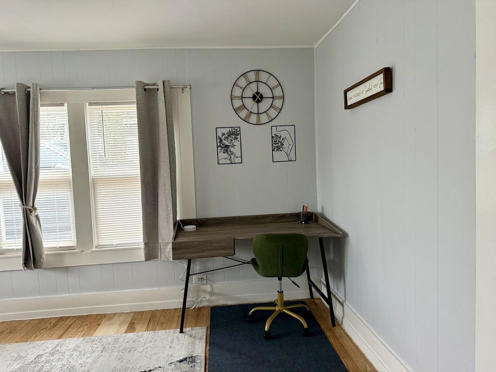 Charming Bungalow In Mckinney Walk To Downtown 2 Bedroom Bungalow