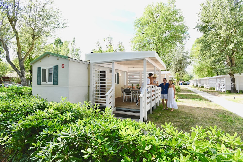 Isamar Holiday Village