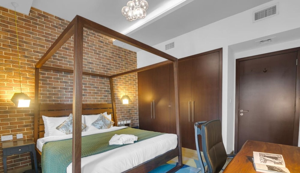 Manzil - Stylish 2BR nr Metro Station Al Jaddaf
