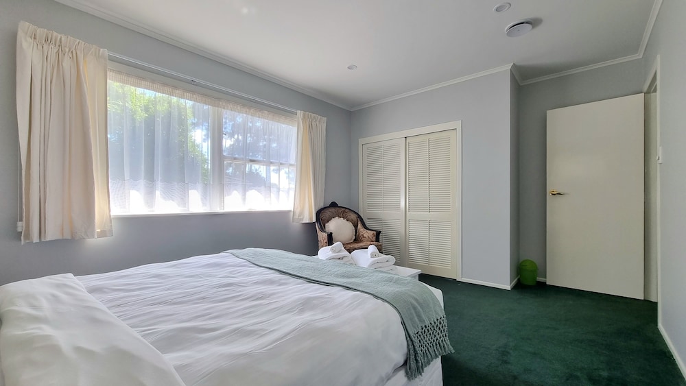 Wonderful Renovated 4BR House - Netflix view 4