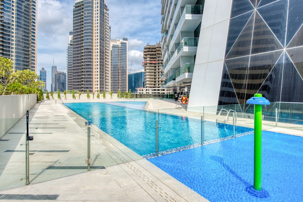 Maison Privee - Luxury Apt W/Burj Khalifa Vw & Dubai Canal Access