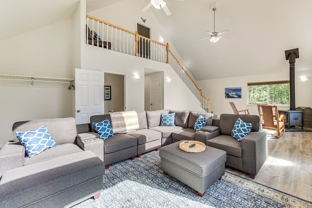 Spacious & Scenic Wasilla Getaway Near Adventures